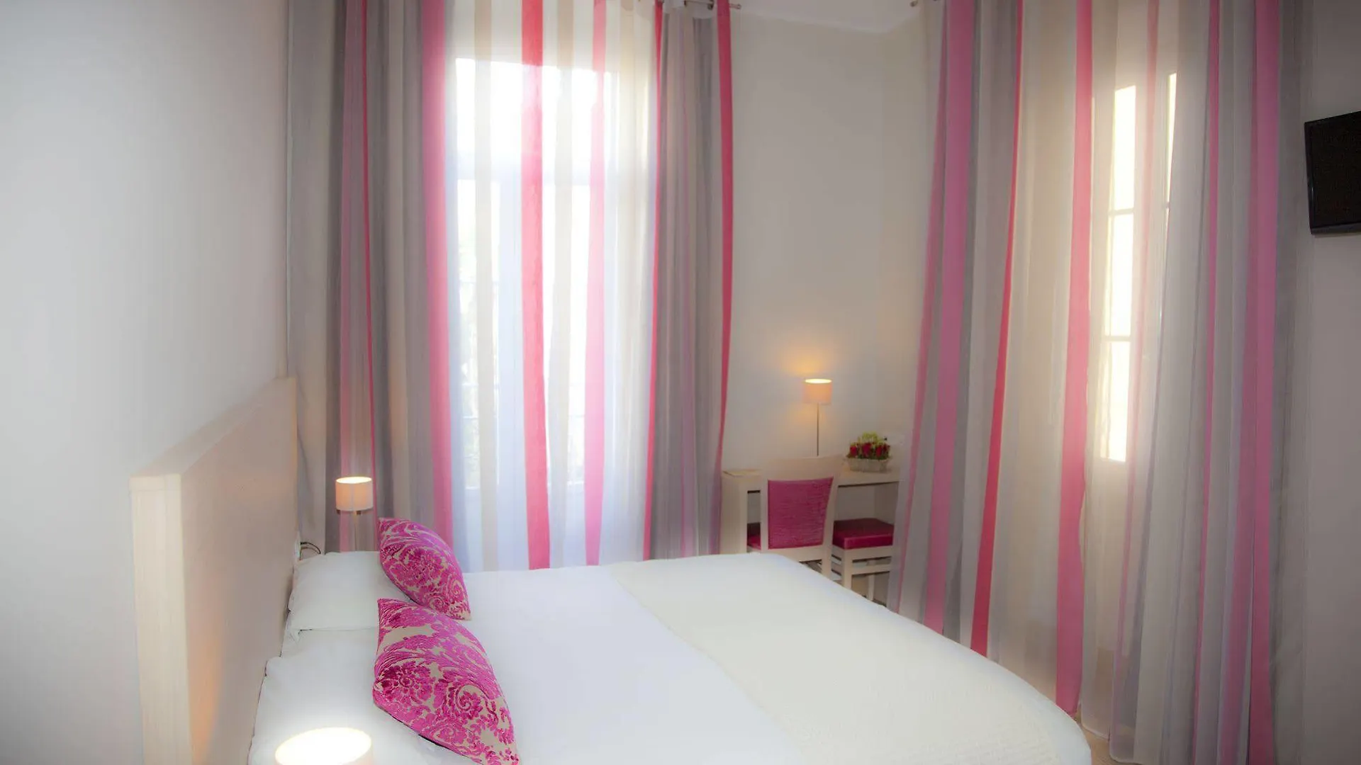 Hotel De Londres Menton 3*,